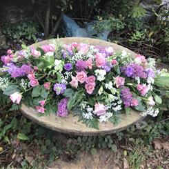 5&#39; Lilac Delight Casket Spray